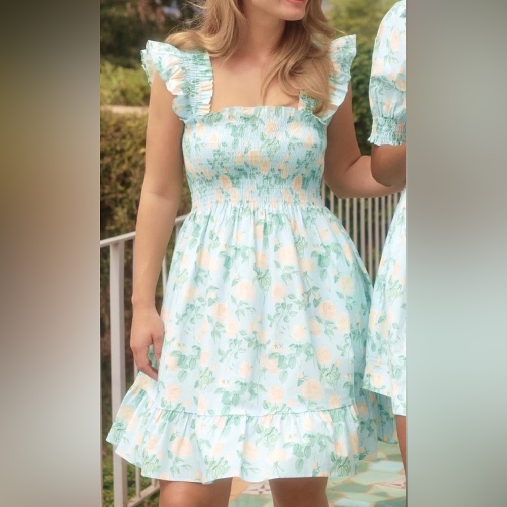 Hill House Women’s Blue Floral Smocked The Elizabeth Nap Dress Size Small